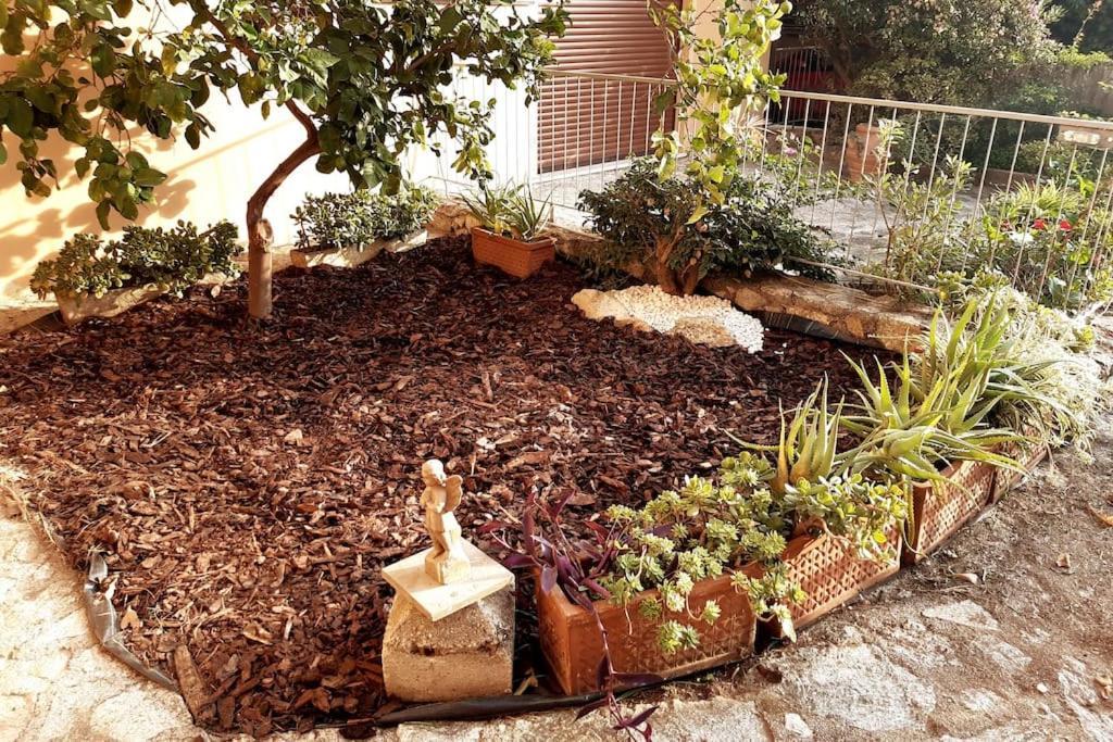 Casa Con Giardino: Варацце Екстер'єр фото